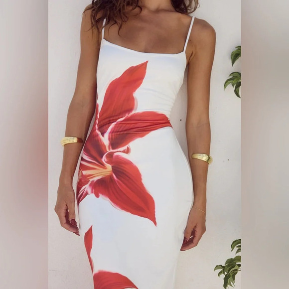 WOMENS RUNAWAY THE LABEL MIDI DRESS - CRIMSON LILY SIZE M - Picture 3 of 5